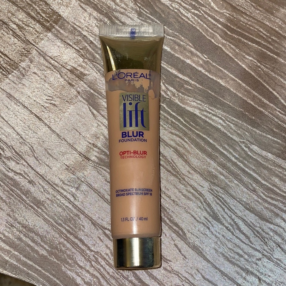 L’Oreal Visible Lift Blur Foundation 208 Sand Beige